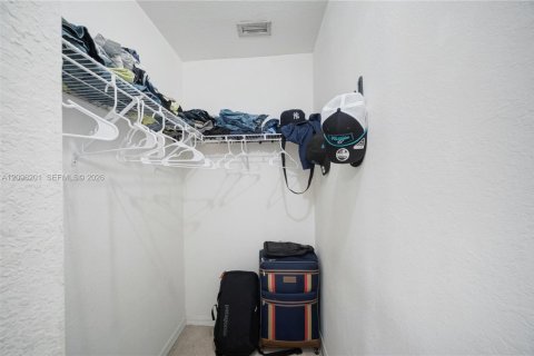 Touwnhouse à louer à Miami, Floride: 3 chambres, 132.48 m2 № 2386856 - photo 14