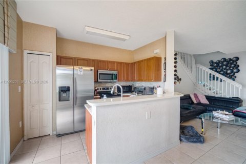 Touwnhouse à louer à Miami, Floride: 3 chambres, 132.48 m2 № 2386856 - photo 9