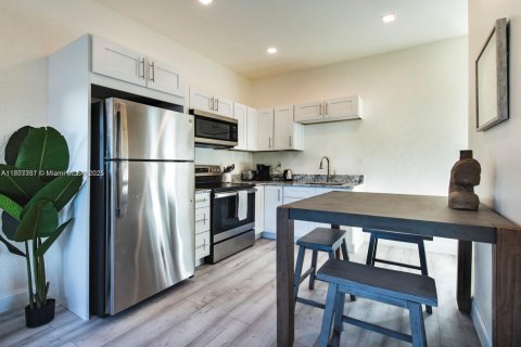 Propiedad comercial en venta en Hallandale Beach, Florida № 1934707 - foto 1