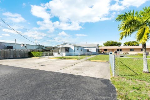 Propiedad comercial en venta en Hallandale Beach, Florida № 1934707 - foto 11