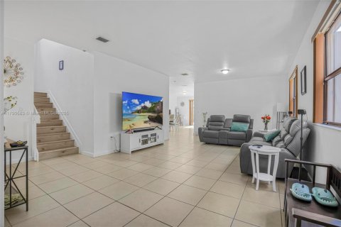 House in Homestead, Florida 5 bedrooms, 271.65 sq.m. № 1652853 - photo 4