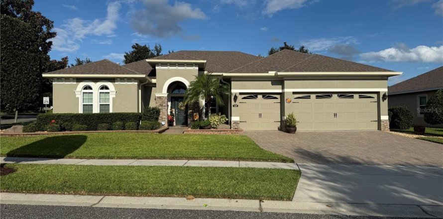 Casa en Groveland, Florida 4 dormitorios, 263.94 m2 № 1903744