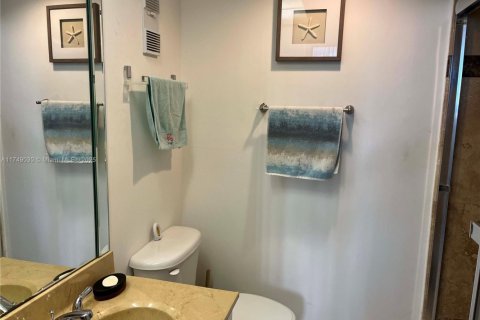 Condo in Aventura, Florida, 2 bedrooms  № 1958633 - photo 11