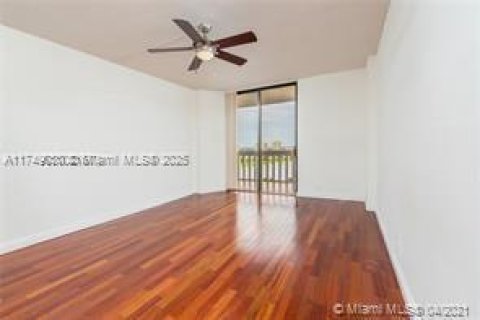 Condo in Aventura, Florida, 2 bedrooms  № 1958633 - photo 15