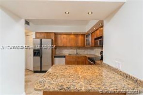 Condo in Aventura, Florida, 2 bedrooms  № 1958633 - photo 16