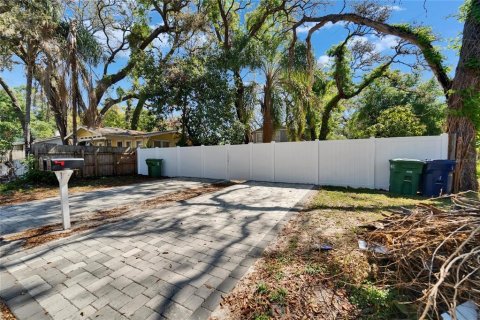 Commercial property in Tampa, Florida 4 bedrooms, 103.59 sq.m. № 2367384 - photo 3