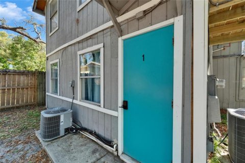 Commercial property in Tampa, Florida 4 bedrooms, 103.59 sq.m. № 2367384 - photo 4