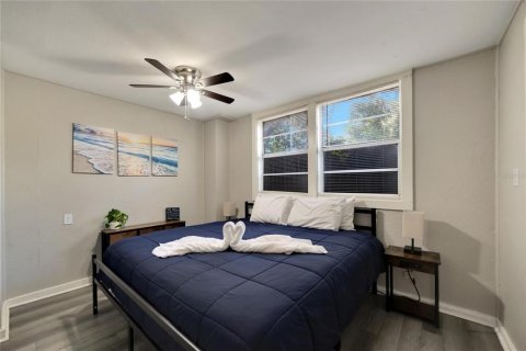Commercial property in Tampa, Florida 4 bedrooms, 103.59 sq.m. № 2367384 - photo 13