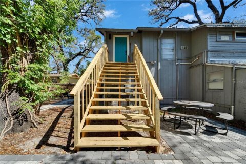 Commercial property in Tampa, Florida 4 bedrooms, 103.59 sq.m. № 2367384 - photo 22