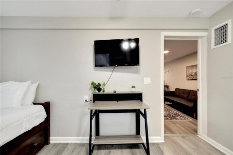 Commercial property in Tampa, Florida 4 bedrooms, 103.59 sq.m. № 2367384 - photo 16
