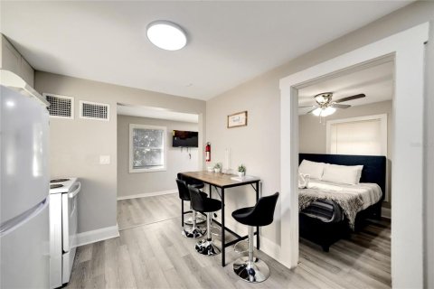 Commercial property in Tampa, Florida 4 bedrooms, 103.59 sq.m. № 2367384 - photo 27