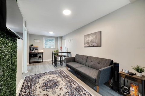 Commercial property in Tampa, Florida 4 bedrooms, 103.59 sq.m. № 2367384 - photo 5