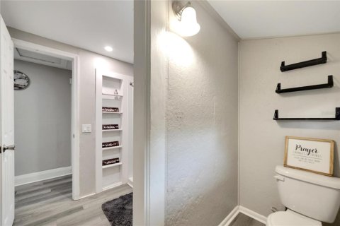 Commercial property in Tampa, Florida 4 bedrooms, 103.59 sq.m. № 2367384 - photo 30