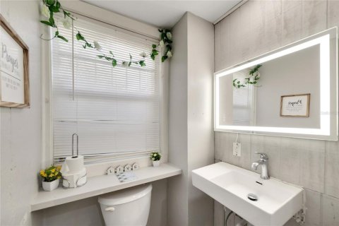 Commercial property in Tampa, Florida 4 bedrooms, 103.59 sq.m. № 2367384 - photo 18