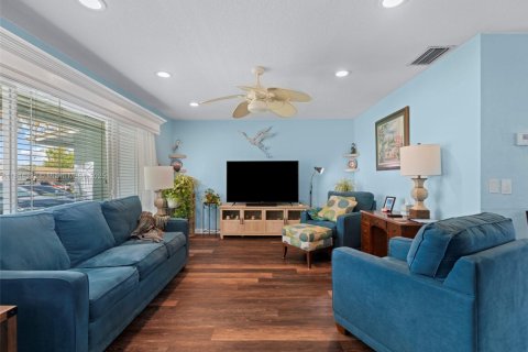 House in Sunrise, Florida 2 bedrooms, 119.57 sq.m. № 1844052 - photo 4