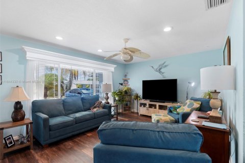 House in Sunrise, Florida 2 bedrooms, 119.57 sq.m. № 1844052 - photo 6