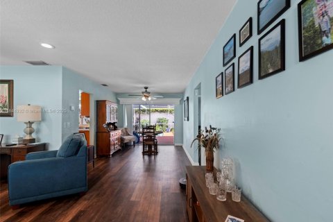House in Sunrise, Florida 2 bedrooms, 119.57 sq.m. № 1844052 - photo 3