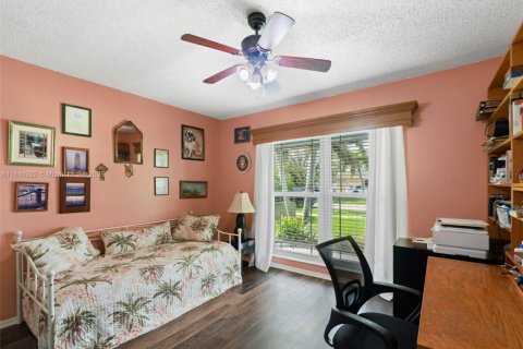 House in Sunrise, Florida 2 bedrooms, 119.57 sq.m. № 1844052 - photo 17