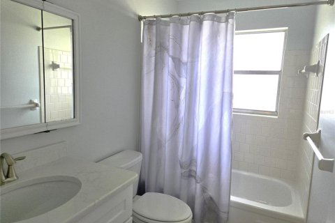 Condo in DeLand, Florida, 2 bedrooms  № 1432340 - photo 10