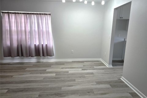 Condo in DeLand, Florida, 2 bedrooms  № 1432340 - photo 5