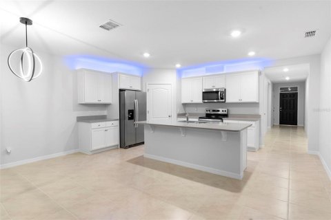 House in Sorrento, Florida 4 bedrooms, 169.83 sq.m. № 1796517 - photo 13