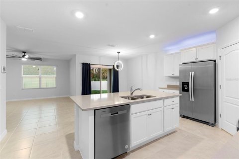 House in Sorrento, Florida 4 bedrooms, 169.83 sq.m. № 1796517 - photo 15
