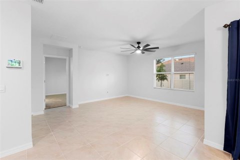 House in Sorrento, Florida 4 bedrooms, 169.83 sq.m. № 1796517 - photo 19
