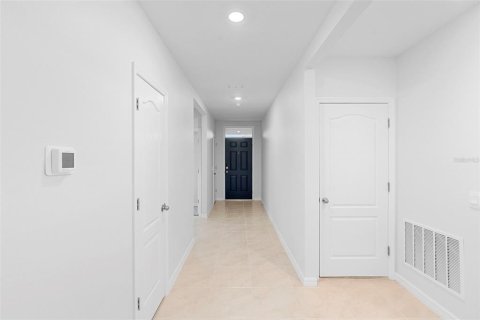 House in Sorrento, Florida 4 bedrooms, 169.83 sq.m. № 1796517 - photo 20
