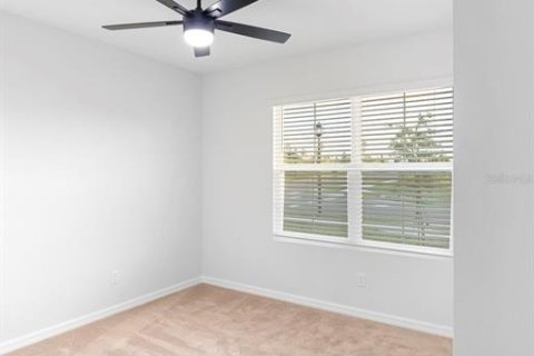 House in Sorrento, Florida 4 bedrooms, 169.83 sq.m. № 1796517 - photo 27
