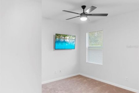 House in Sorrento, Florida 4 bedrooms, 169.83 sq.m. № 1796517 - photo 23