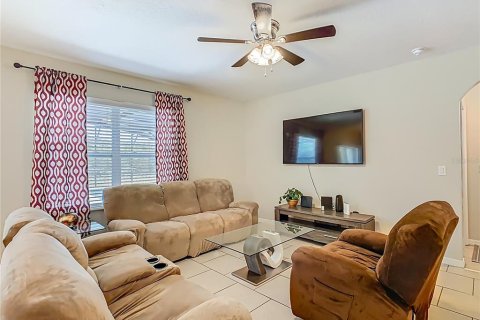 Casa en venta en Davenport, Florida, 5 dormitorios, 250.46 m2 № 1787929 - foto 25