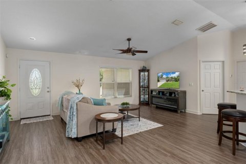 House in Homosassa, Florida 2 bedrooms, 128.76 sq.m. № 1917676 - photo 2