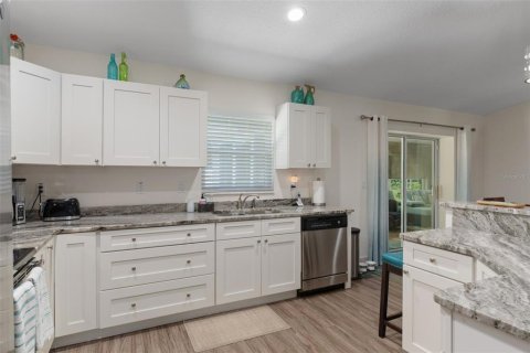 House in Homosassa, Florida 2 bedrooms, 128.76 sq.m. № 1917676 - photo 9