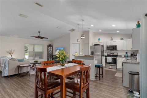 House in Homosassa, Florida 2 bedrooms, 128.76 sq.m. № 1917676 - photo 3
