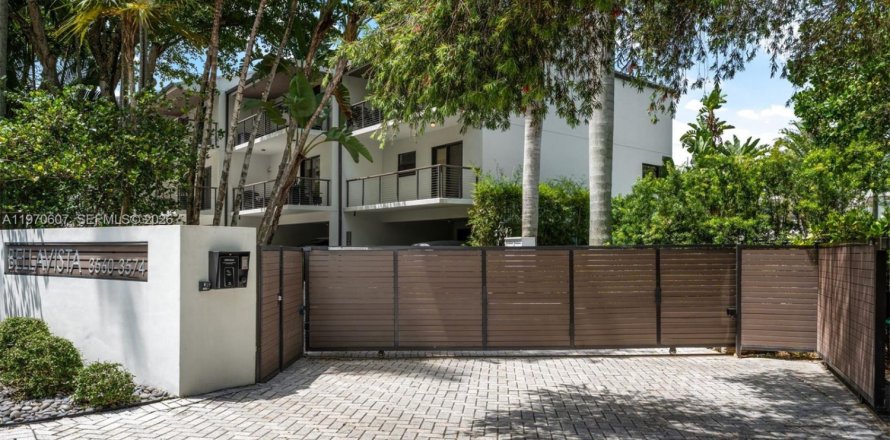 Дом в Майами, Флорида 3 спальни, 171.87м2 № 2031320