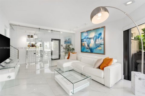 Снять в аренду виллу или дом в Майами, Флорида 3 спальни, 171.87м2, № 2031320 - фото 5