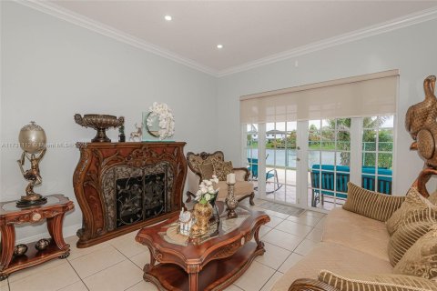 House in Miami, Florida 4 bedrooms, 170.94 sq.m. № 1480626 - photo 15