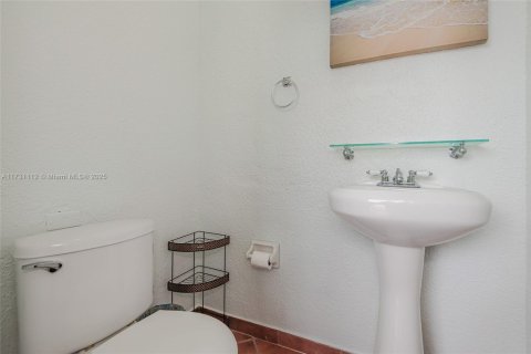 House in Miami, Florida 4 bedrooms, 170.94 sq.m. № 1480626 - photo 30