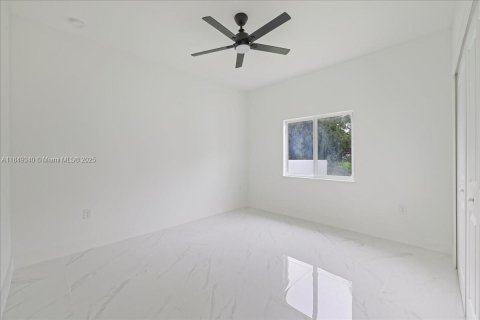 House in Lehigh Acres, Florida 3 bedrooms № 1852183 - photo 23