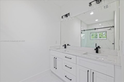 House in Lehigh Acres, Florida 3 bedrooms № 1852183 - photo 17