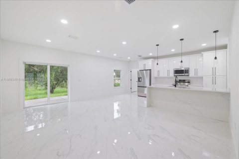 House in Lehigh Acres, Florida 3 bedrooms № 1852183 - photo 9