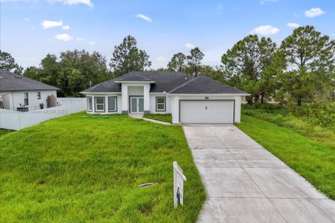 House in Lehigh Acres, Florida 3 bedrooms № 1852183 - photo 3
