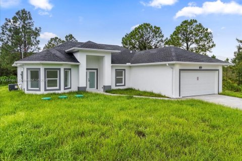 House in Lehigh Acres, Florida 3 bedrooms № 1852183 - photo 2