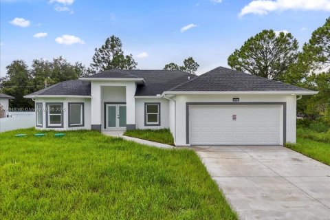 House in Lehigh Acres, Florida 3 bedrooms № 1852183 - photo 1