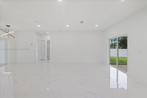 House in Lehigh Acres, Florida 3 bedrooms № 1852183 - photo 7