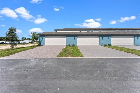 Townhouse in Apopka, Florida 4 bedrooms, 164.81 sq.m. № 1885500 - photo 4
