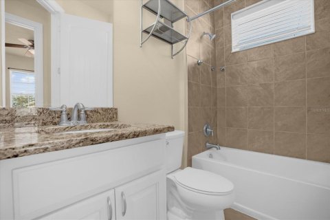 House in Howey-in-the-Hills, Florida 3 bedrooms, 153.47 sq.m. № 1885700 - photo 13