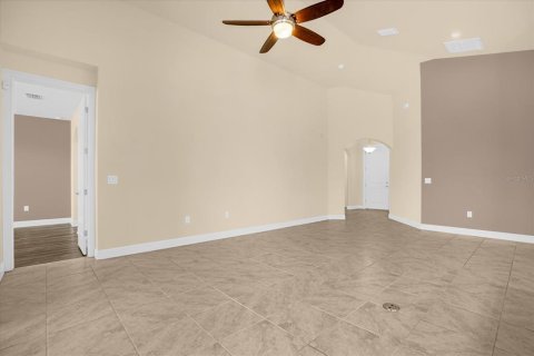 House in Howey-in-the-Hills, Florida 3 bedrooms, 153.47 sq.m. № 1885700 - photo 17