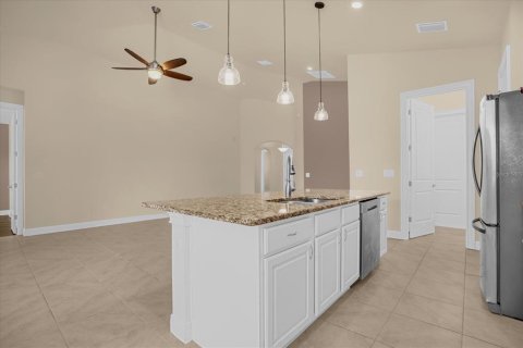 House in Howey-in-the-Hills, Florida 3 bedrooms, 153.47 sq.m. № 1885700 - photo 5