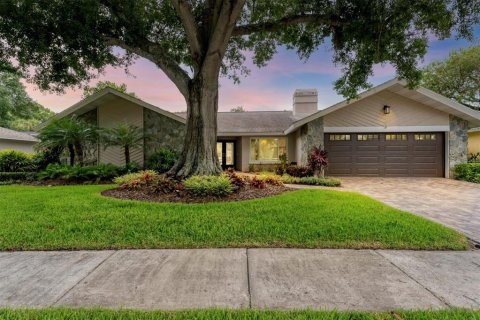 Casa en venta en Tampa, Florida, 4 dormitorios, 240.99 m2 № 1570444 - foto 2